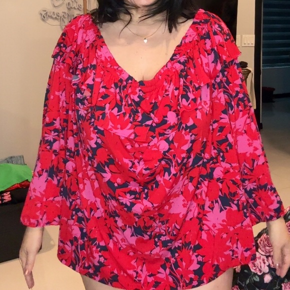 Leota Red and Black Ruffled 3/4 Sleeve Blouse - Picture 7 of 8